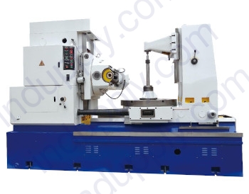 Gear hobbing machine