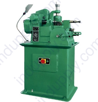 Gear hobbing machine